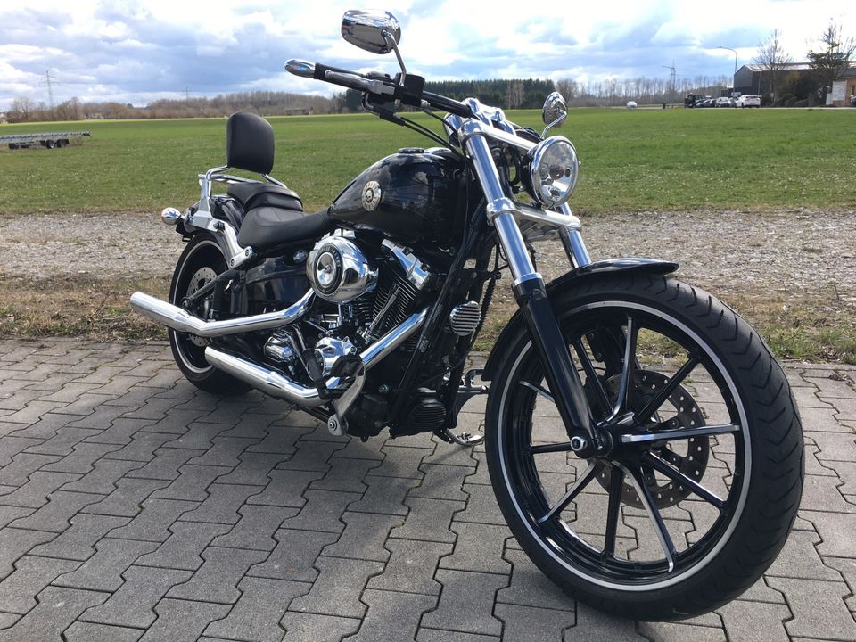Harley Davidson Breakout FXSB 103, 5HD1..mit ABS in Parsdorf