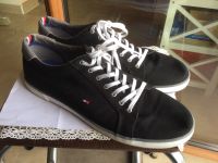 Hilfiger Sneaker Herren Schuhe Gr.45 Hessen - Riedstadt Vorschau