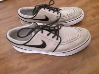 Nike Sneaker Wildleder Gr. 38,5 beige Jungen Hessen - Hofheim am Taunus Vorschau