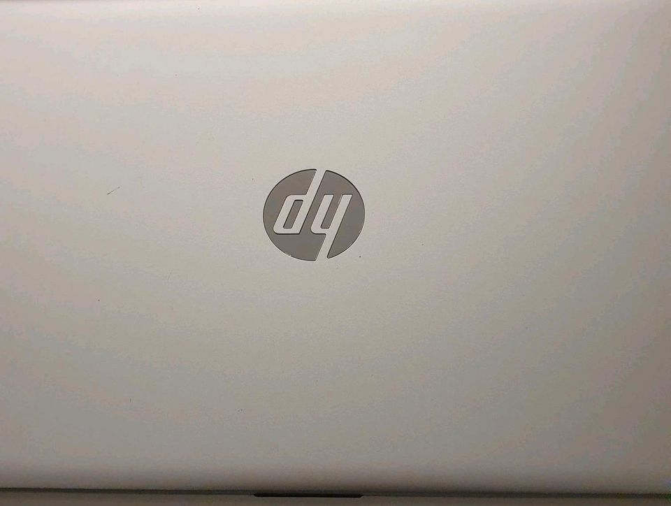 Laptop HP Silber nur 8 Monate benutzt in Frankfurt am Main