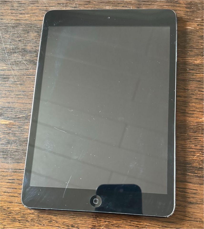 iPad Mini 1. Generation 16GB spacegrau/schwarz, guter Zustand in Aldingen