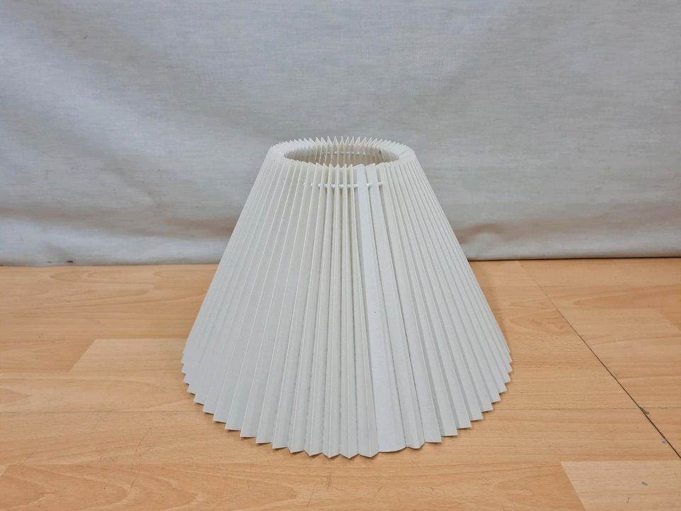 Plissierter Lampenschirm, Tischlampe Retro ∅ 35 cm in Niederkassel