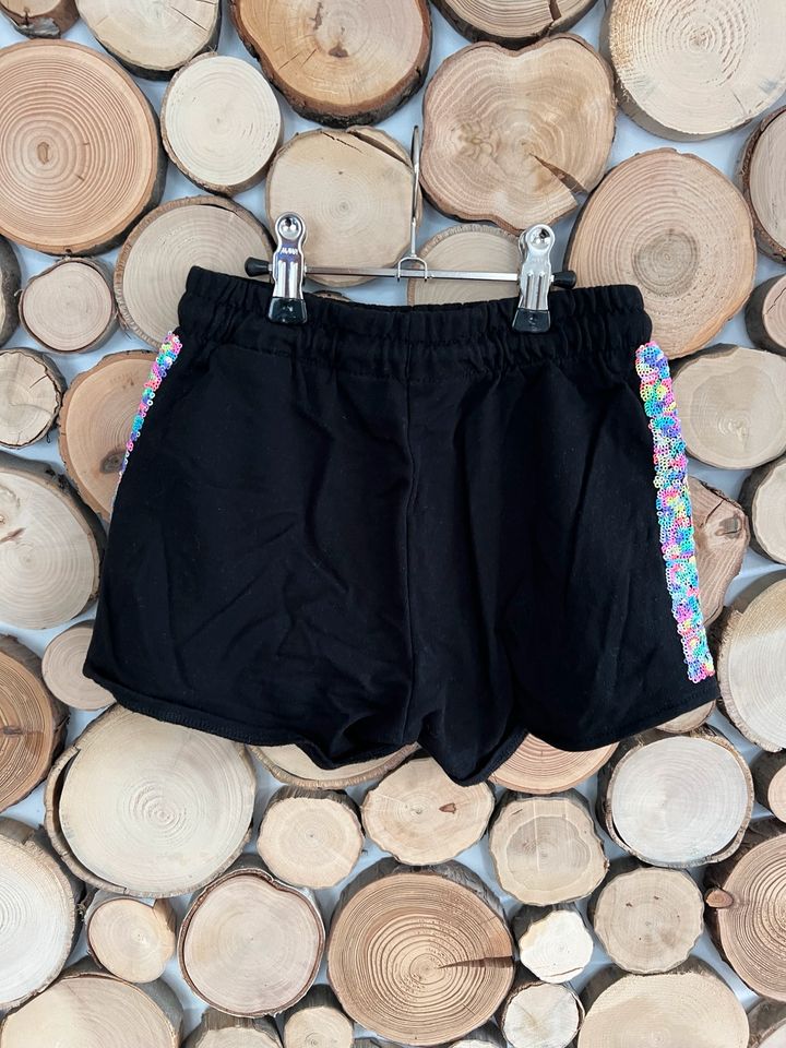 H&M Stoff Shorts Gr. 104 in Erkner