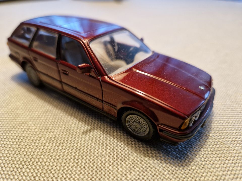 BMW 525i Kombi GAMA Model im Massstab 1:43 in Bad Nauheim