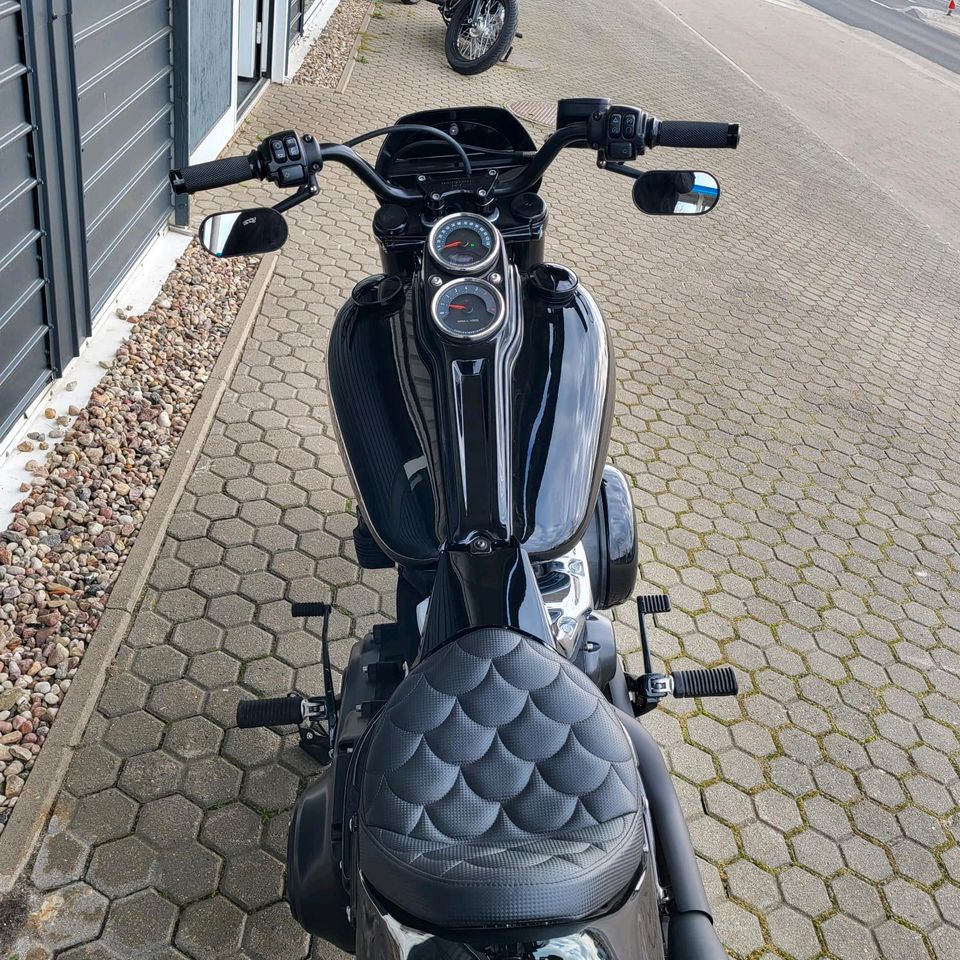 Harley Davidson Softail M8 Low Rider Street Bob Umbau  Black 107 in Berlin