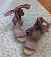 Ugg Sandalen Schuhe Keilabsatz rosa Gr 39 Berlin - Steglitz Vorschau