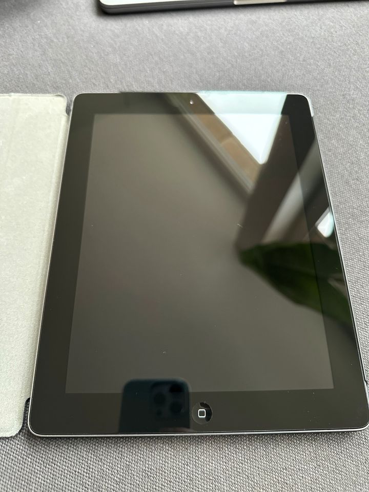 Apple iPad 4 16 GB inkl. Ladekabel und Cover in Stuttgart