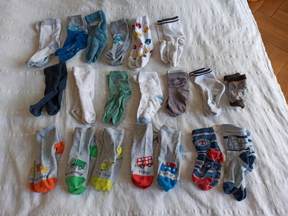 20 Paar Socken Strümpfe Gr 23-26 in Berlin