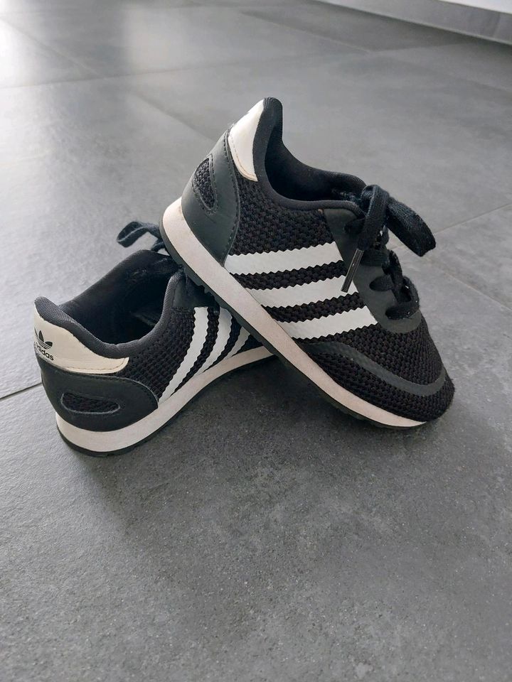 Adidas Kinderschuhe in Langenfeld