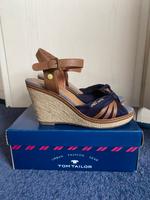 Tom Tailor Damen Riemen Sandalette 39 navy *NEU* Orginalkarton Bayern - Altfraunhofen Vorschau