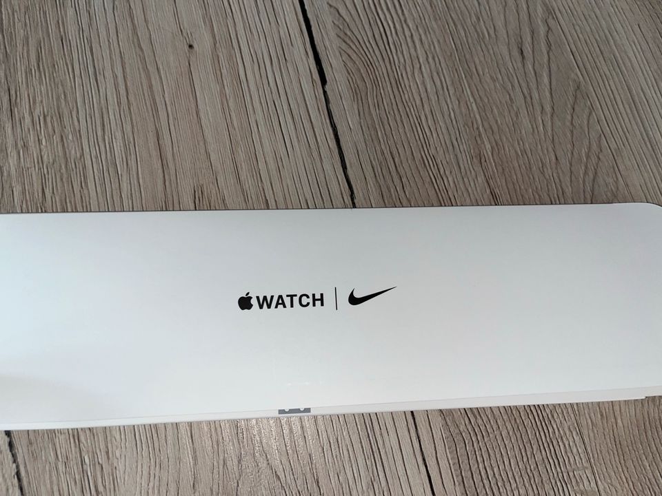 Apple Watch Series 8 GPS, 45mm Aluminiumgehäuse Mitternacht in Zörbig