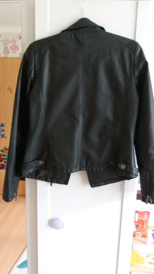 Lederjacke schwarz Taschen Jacke Größe S 36 in Bad Sülze
