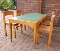 Kindertisch mit 4 Stühlen • massiv • Vintage 70er Jahre Niedersachsen - Hagen am Teutoburger Wald Vorschau