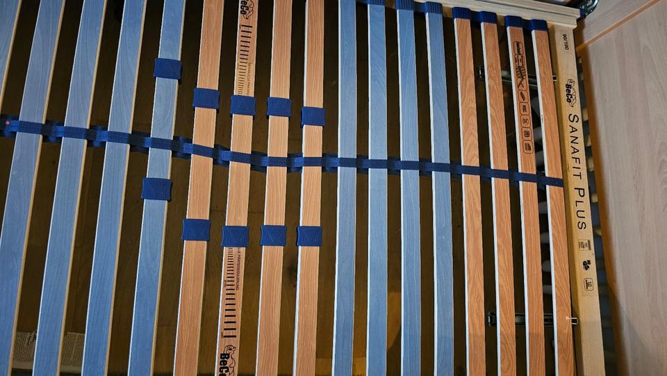 Schlafzimmer, Schrank, elektrisch verstellbares Lattenrost; in Aurich
