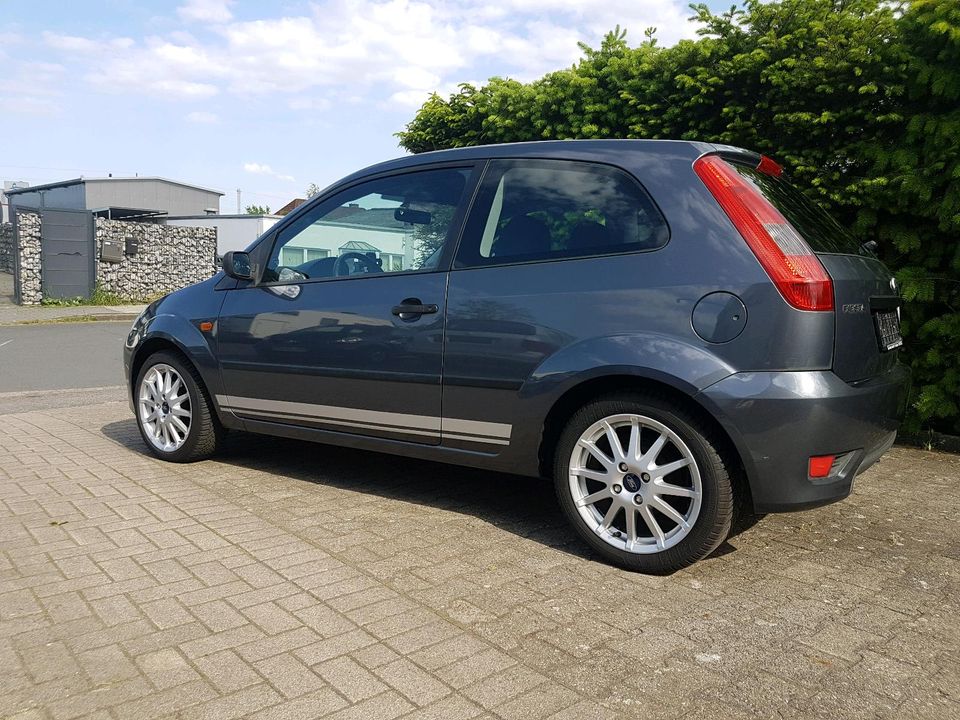 Ford Fiesta Sport 1,4 Tüv / AU neu in Torfkaten