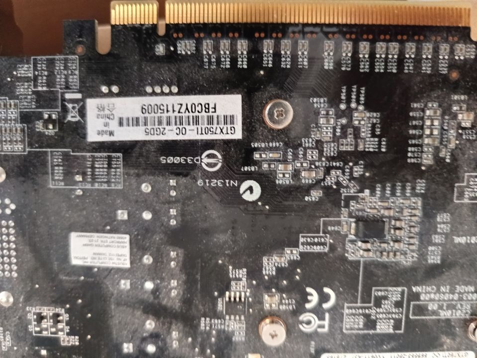 Konvolut PC-Teile Grafilkarten GTX 750 ti   Headsets RAM Crucial in Magdeburg