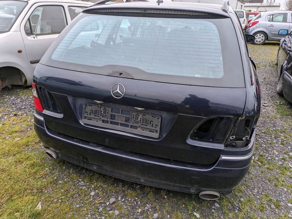 Schlachtfest Mercedes W211 Schwarz C197 /Blau 359 in Gronau (Westfalen)