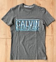 Neuwertiges graues T-Shirt Gr. S von Calvin Klein Rheinland-Pfalz - Neuwied Vorschau