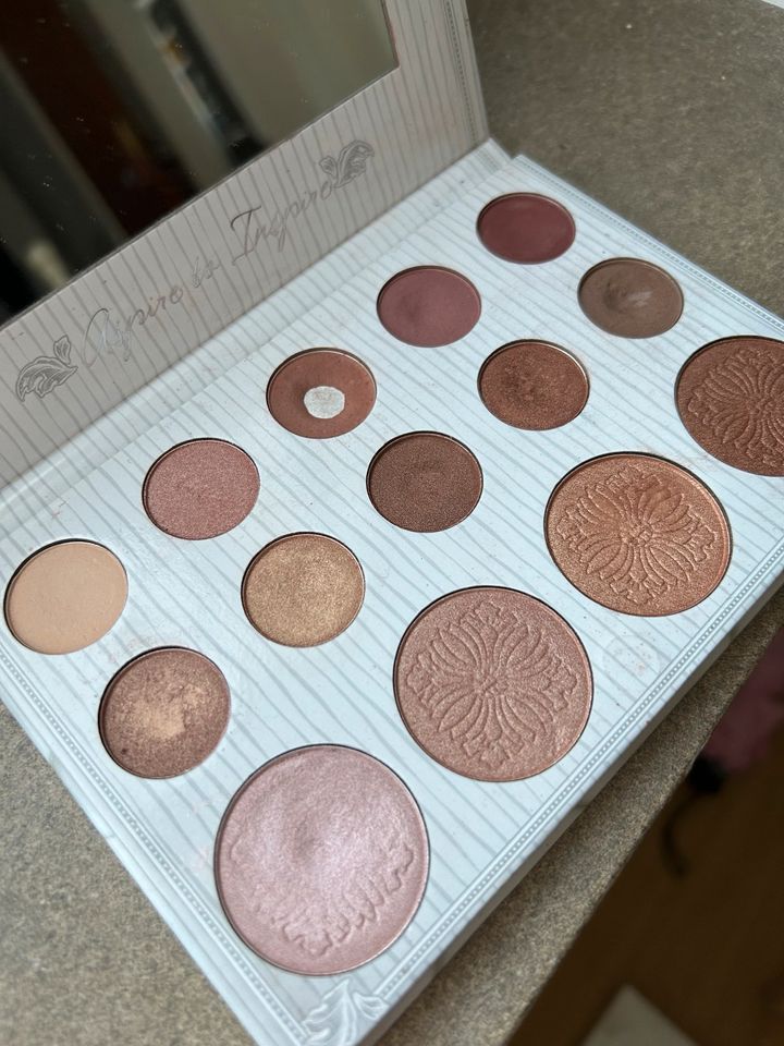 Lidschatten Palette Carli Bybel in Wörth a. Main