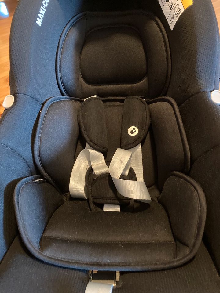 Maxi Cosi Set CabrioFix i-Size mit Base in Hamburg