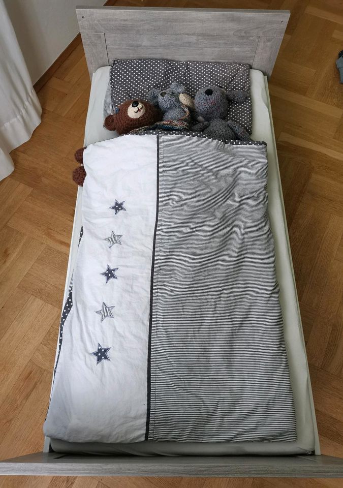 Kinderbett Babybett Gitterbett mit Betthimmel und Nestchen in Karlstadt