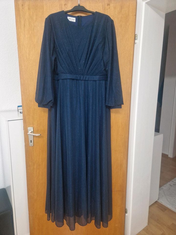 Abendkleid neu Größe 54 aber passt auch auf Größen 52, 50, 48. in Troisdorf