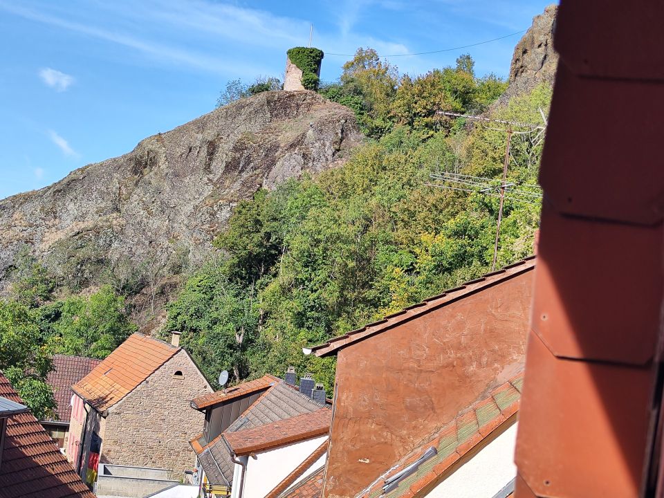 Neuer Preis!!! Erschwingliches Einfamilienhaus mit Burgblick sucht neuen Besitzer in Falkenstein Pfalz