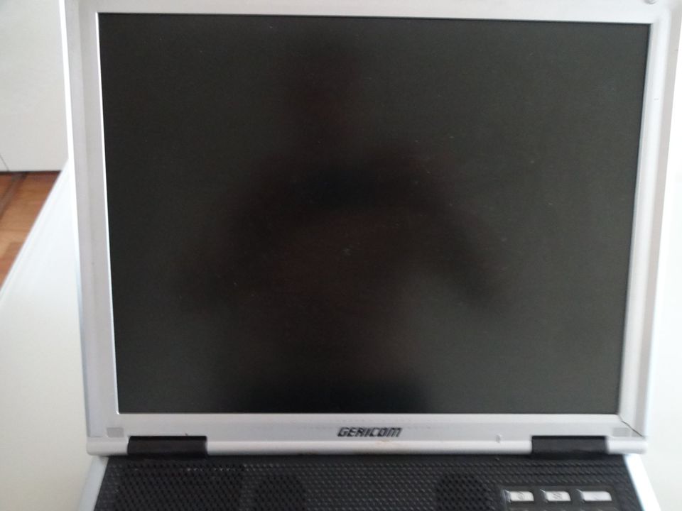 Laptop Gericom Hummer 26640 XL DVD-RW 15"512MB 40GB,Ladekabel in Stutensee