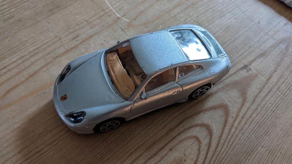 Porsche 911 Carrera BBurago 1/43 silber Siku 1/55 blau Modellauto in Uelsen