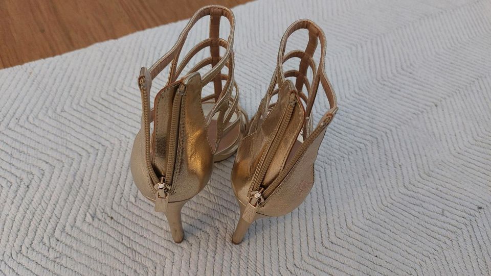 Edle High Heels Gold Größe 38 in Oberursel (Taunus)