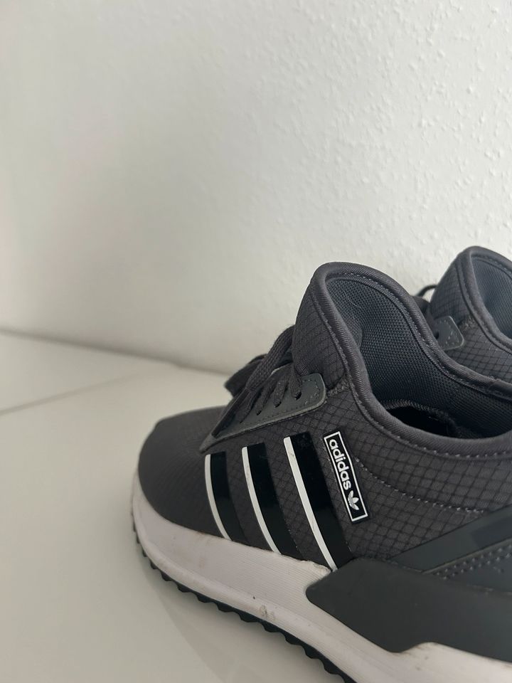 Adidas Schuhe in Köln