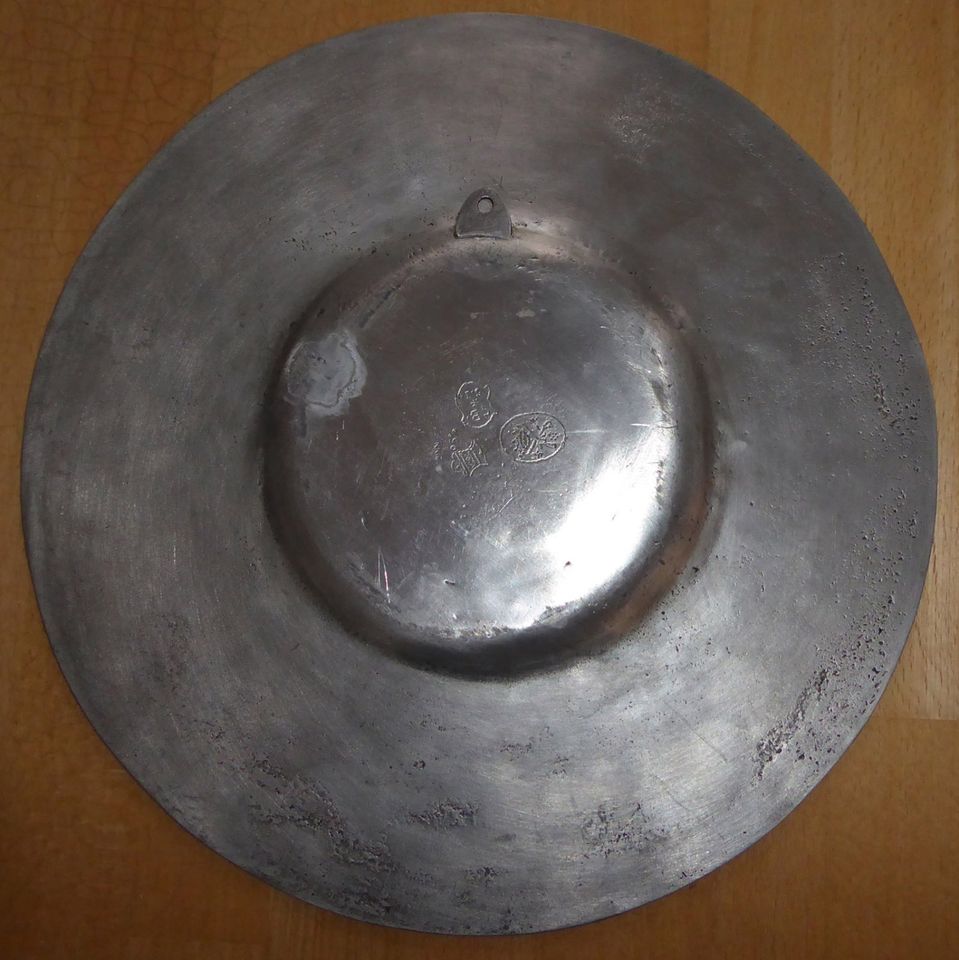 Alter Zinnteller ca. 29cm Durchmesser und ca. 750gr schwer in Geesthacht