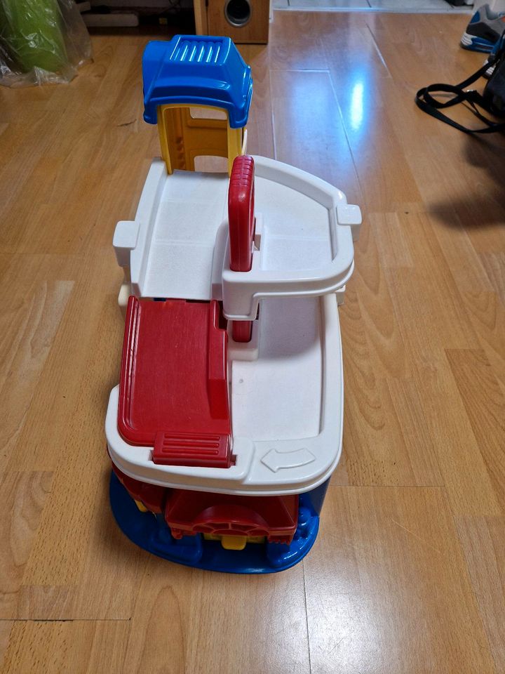 Auto Parkhaus klein Fisher Price in Solingen