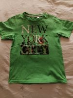 grünes T-Shirt mit New-York-Print Gr. 140, Preis inkl. Versand Rheinland-Pfalz - Ehlscheid Vorschau