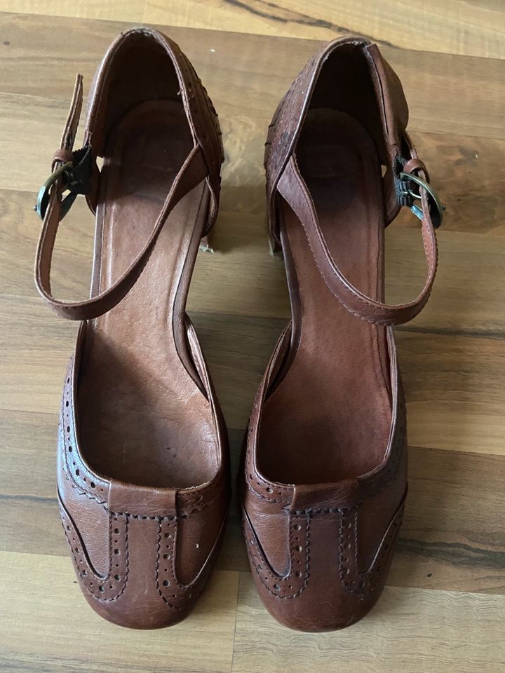 Pumps Schuhe Retro Schnalle Riemchen 38 Marc Mexx Esprit in Rodgau