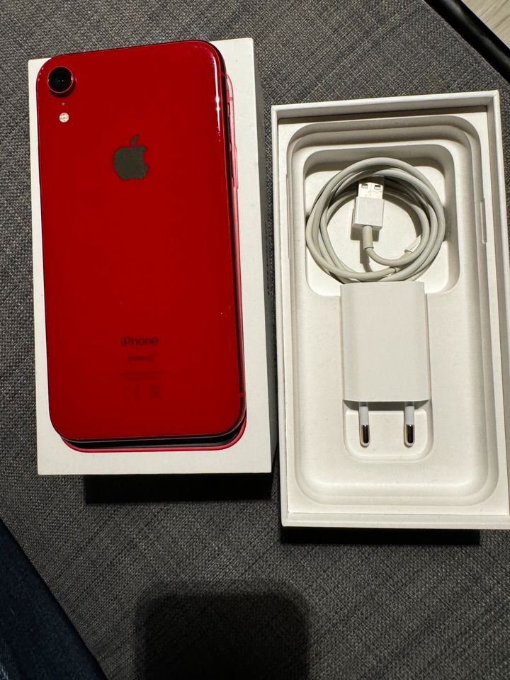 iPhone XR rot 128 gb in Paderborn
