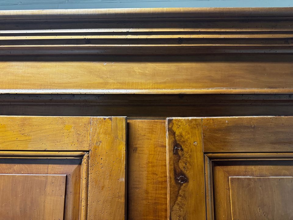 ANTIKER BIEDERMEIER KLEIDER SCHRANK in Erlangen