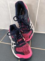 Damen Tennisschuhe von Asics Größe 39.  Neuwertig Rheinland-Pfalz - Nentershausen (Westerwald) Vorschau