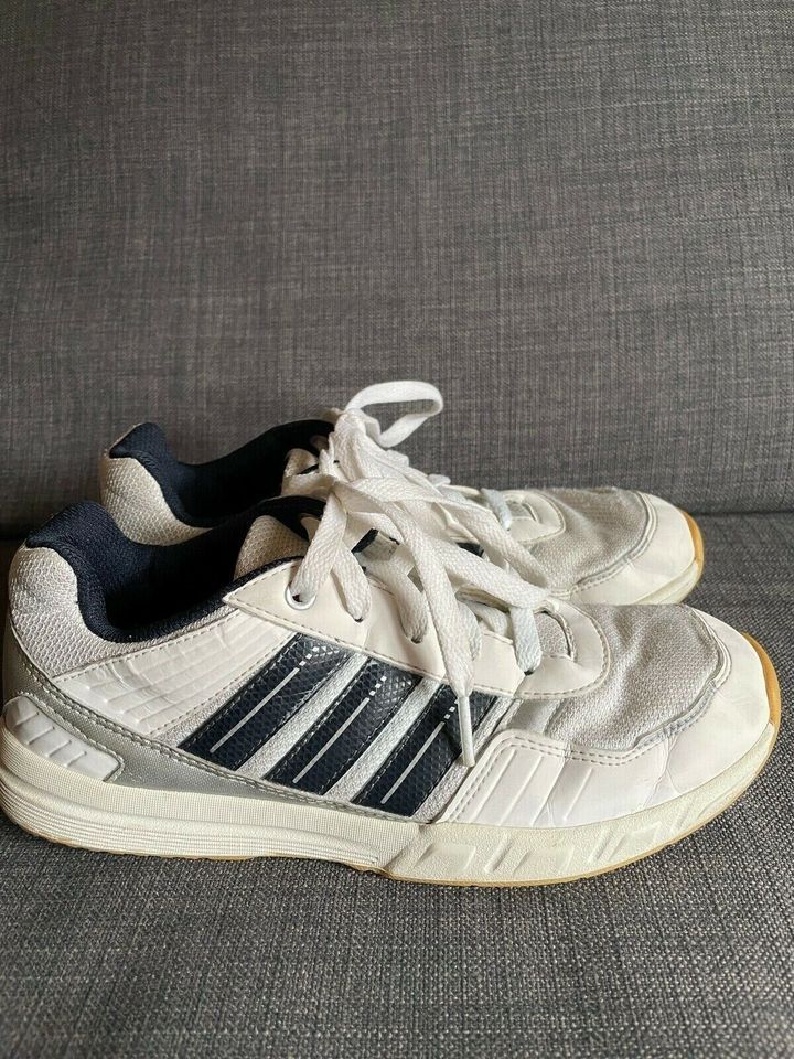 adidas Jungen Sportschuhe non-marking Weiß Schuhe Größe 35 in Straußfurt