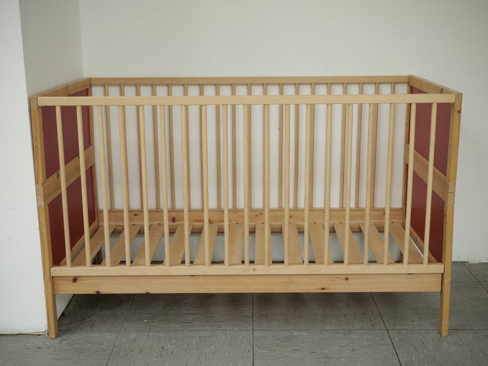 Ikea Kinderbett Holz Rot für Matratze 140x70 cm in Berlin