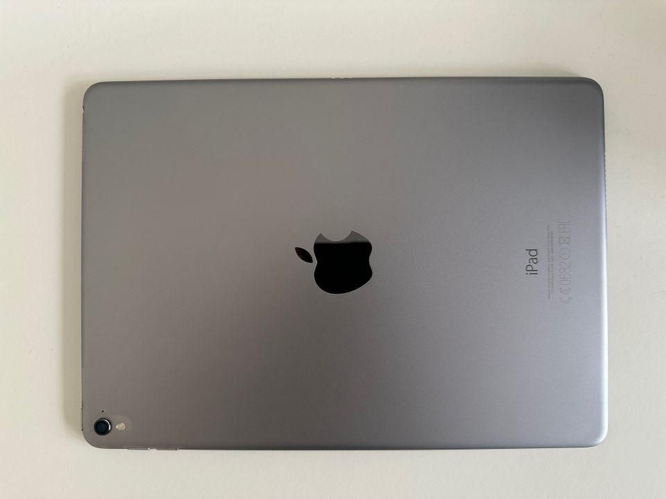 Apple iPad Pro 9,7 Zoll (2016) 32 GB Spacegrau in Lübeck