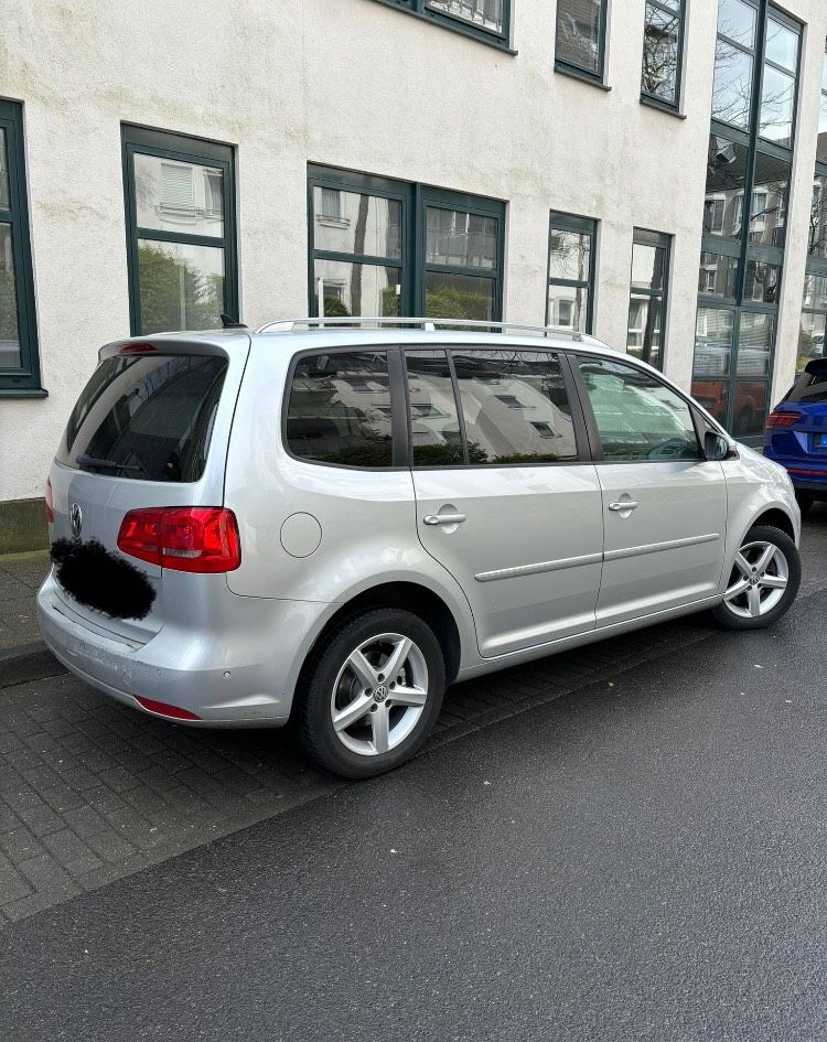 Volkswagen Touran Facelift 2.0TDI 7-Sitzer Automatik in Remscheid