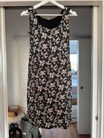 Uniqlo Sommerkleid Jersey mit Bra innen grau weiß Gr. M Brandenburg - Rüdersdorf Vorschau