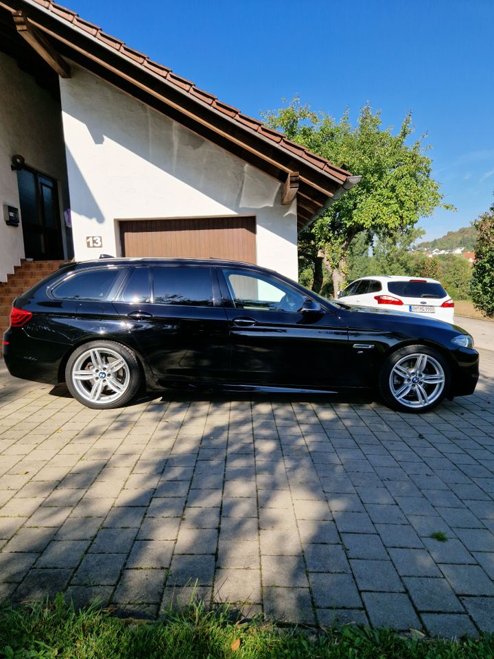 BMW 520d F11 LCI Facelift /M Paket/Shadow Line/Panorama/2.Hand in Nürnberg (Mittelfr)