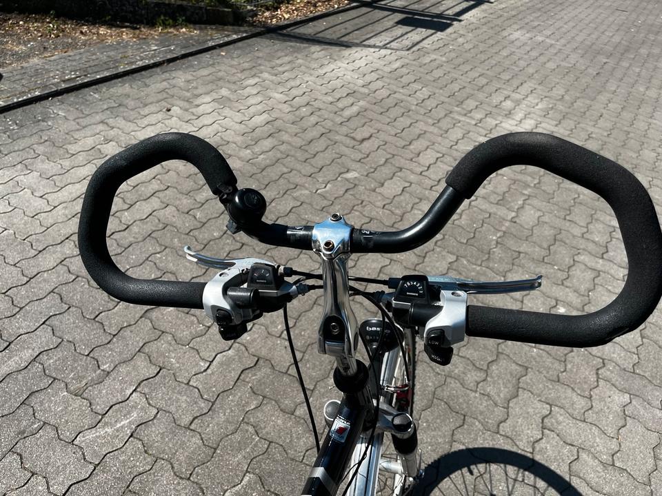Peugeot Trekking Fahrrad 28 Zoll - Reifen u Schläuche neu in Seevetal