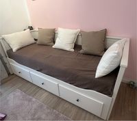 Ikea Hemnes Bett / Tagesbett mit 2 Matratzen und 3 Schubladen Berlin - Spandau Vorschau