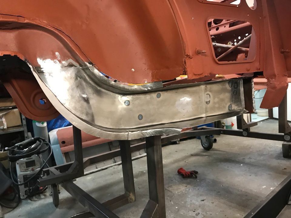 Mercedes w110 w111 w112 w108 Element zur Reparatur Längsträgers in Dresden