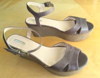 Armani Plateausandalen Sandalen Größe 41 Aachen - Vaalserquartier Vorschau