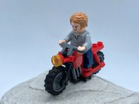 LEGO® Minifigur Owen Gradey mit Motorrad aus Set 76945 Neu jw048 Bremen - Oberneuland Vorschau