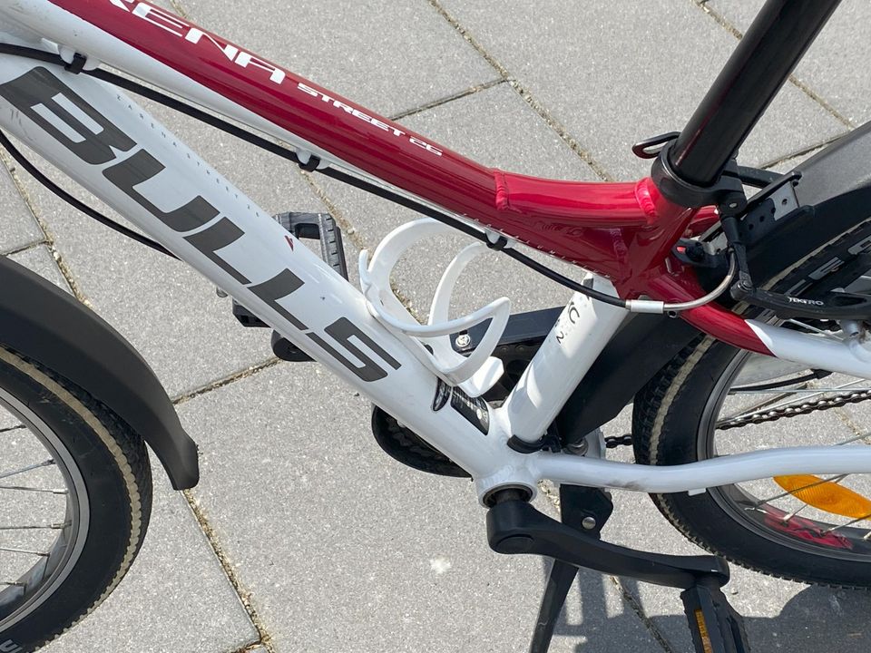 26er Fahrrad für Mädchen von Bulls, Farbe weiß/beere, Topzustand in Markranstädt